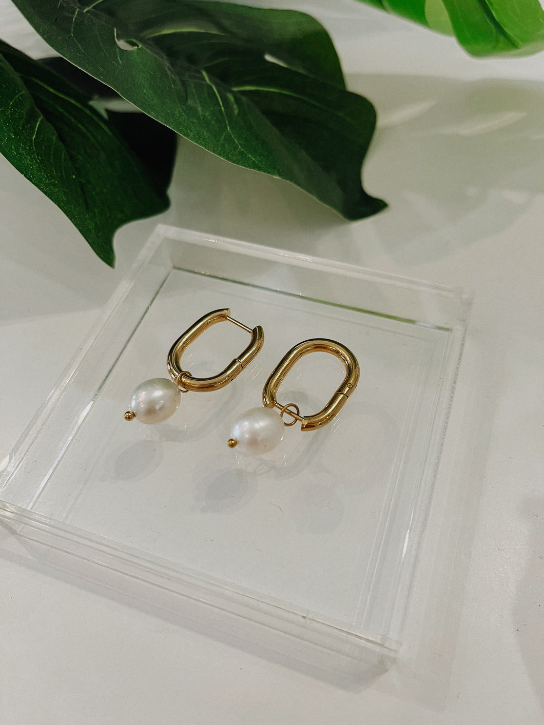 The “Harper” pearl drop earrings